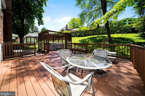 4814 Mori Dr, Rockville, MD 20852-2213