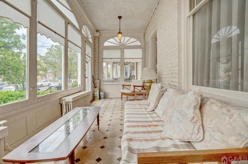 24 Market St, Perth Amboy, NJ 08861-4422