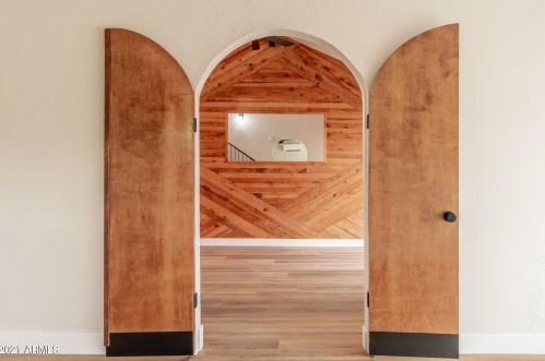 1214 Desert Cove Ave, Phoenix AZ  85020-1108 exterior