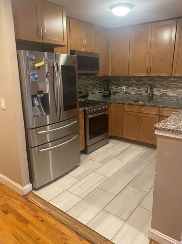 256 Robinson Ave, Bronx NY 10465-3139 exterior