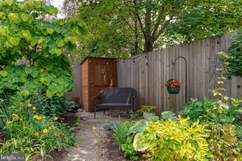 563 Shippen St, Lancaster PA  17602-4305 exterior