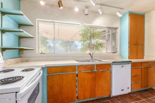 5252 18th St, Tucson AZ 85719-6760 exterior