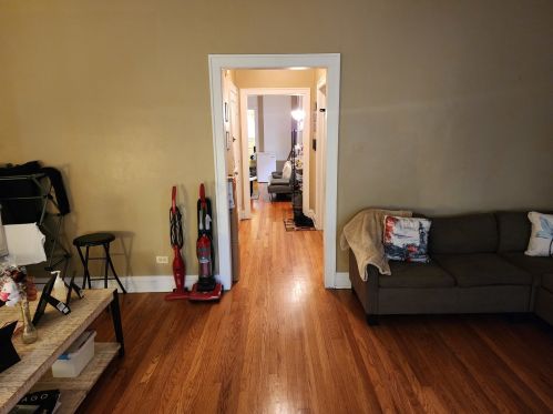 8030 Eberhart Ave, Chicago IL 60637-2484 exterior