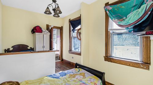 2400 Whipple St, Chicago IL 60655-2127 exterior