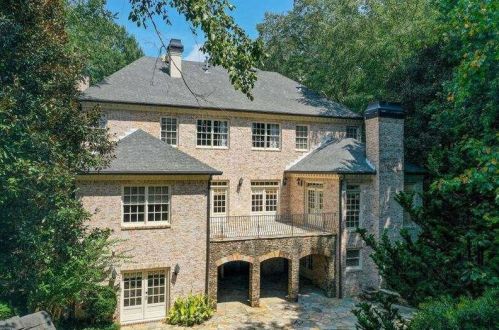 700 Brookwoods Trce, Atlanta GA 30342-2473 exterior