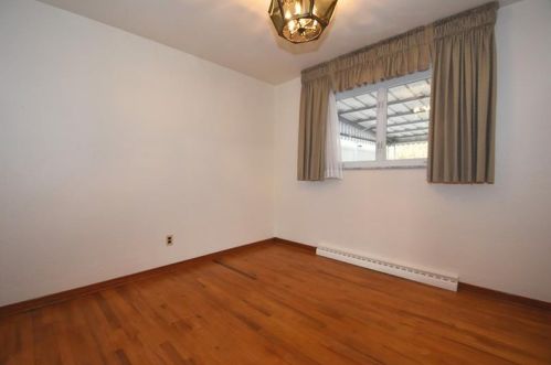 3951 Edge Rd, Pittsburgh PA 15227-3409 exterior