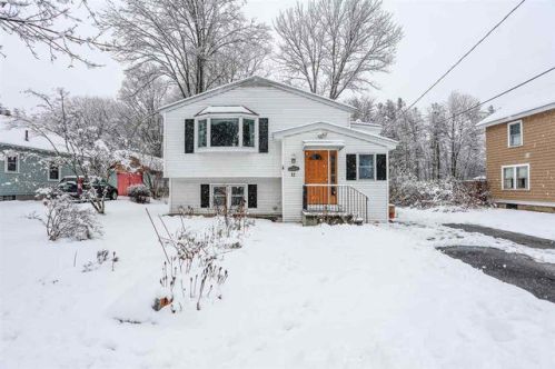 17 Roger Ave, Concord, NH 03301-4629