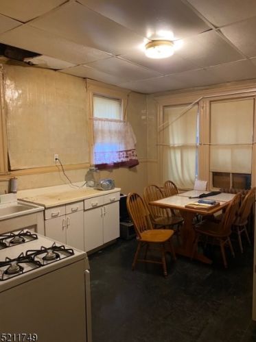 121 Seymour Ave, Newark NJ 07108-1714 exterior