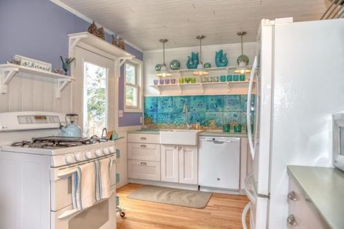 74 Ellendale Cir, Springfield, MA 01128-1120