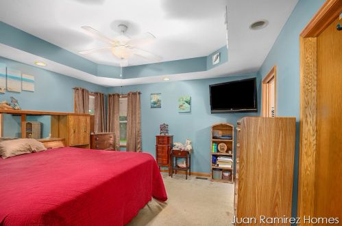 2392 Windy Ridge Dr, Meskegon MI 49442-1474 exterior