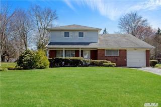 5 Candy Ln, Commack, NY 11725-1005