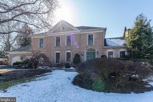 8456 Holly Leaf Dr, Mc Lean, VA 22102-2225