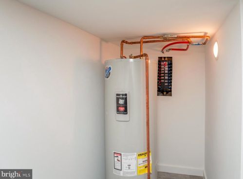 5809 Ditman St, Philadelphia PA 19135-4043 exterior