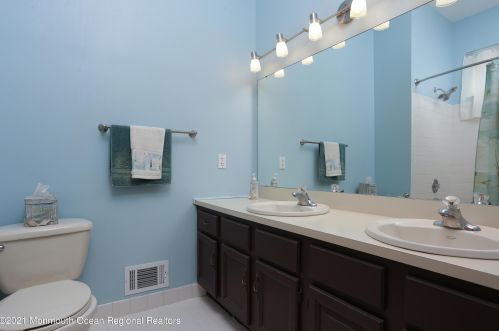 37 Baytree Cir, Middletown NJ 07748-5105 exterior