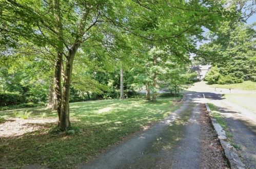 3631 Kingsboro Rd, Atlanta GA  30319-1312 exterior