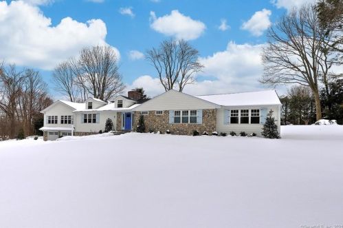 5 Weatherbell Dr, Norwalk, CT 06851-1497