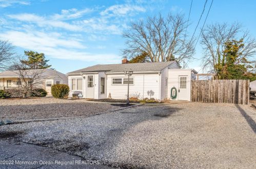 1412 Tamiami Rd, Lacey, NJ 08731-5043