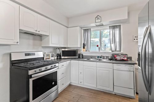 4625 74, Milwaukee WI 53218-4750 exterior