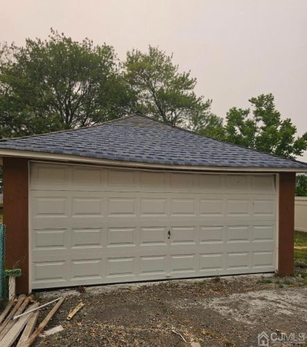 350 Old Post Rd, Edison NJ  08817-4644 exterior