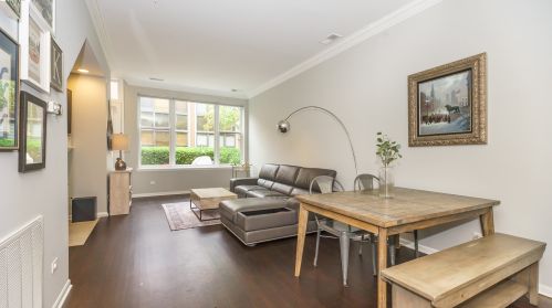 936 Crosby St, Chicago IL  60610-2402 exterior