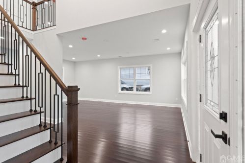 42 Wayne St, Edison NJ  08817-5322 exterior