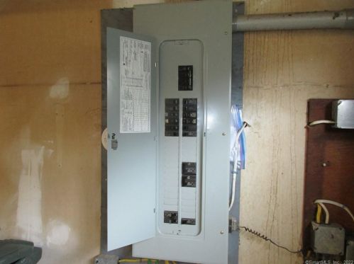 121 Grn Mdw Rd, Milford CT 06461-2258 exterior