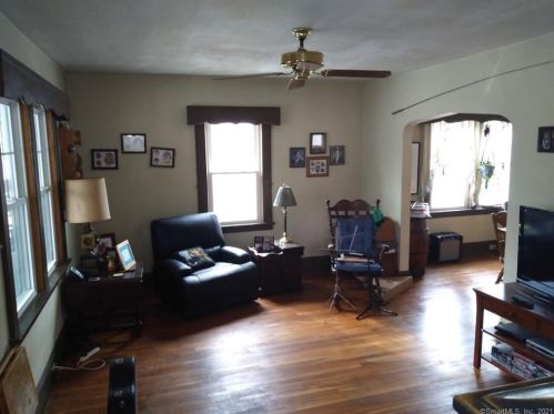 12 Winfield Ct, Norwalk CT 06855-2117 exterior