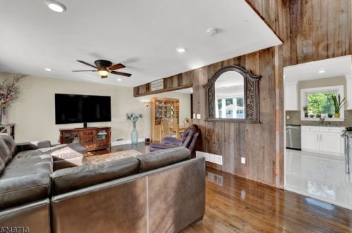 36 Aspen Rd, Town Center NJ 07052-1201 exterior