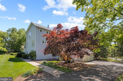 1921 Dundee Rd, Rockville, MD 20850-3138