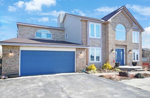 47208 Card Rd, Macomb Township, MI 48044-3018