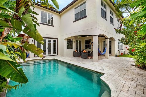 4061 Artesa Dr, Boynton Beach FL 33436-2628 exterior