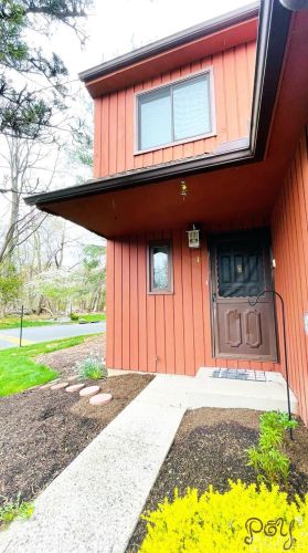 1 Daisy Ct, Edison NJ  08820-4301 exterior