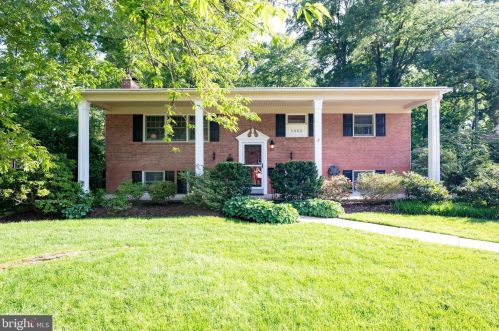 1803 Cool Spg Dr, Alexandria VA 22308-1630 exterior