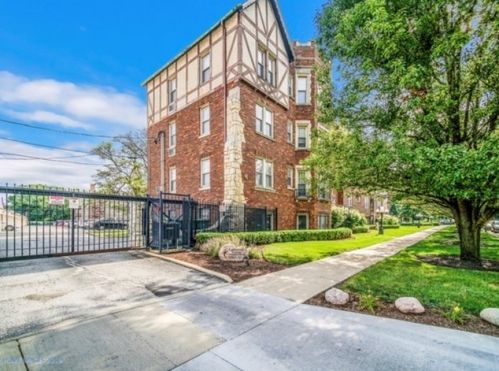 10913 Longwood Dr, Chicago IL  60643-3358 exterior