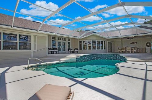 210 Bay Pt, Naples FL 34103-4018 exterior