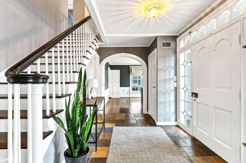 6841 Barnett Ln, Milwaukee WI  53217-3602 exterior