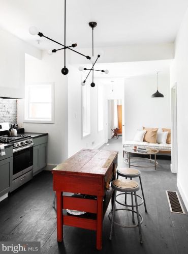 2026 Howard St, Philadelphia PA 19148-3334 exterior