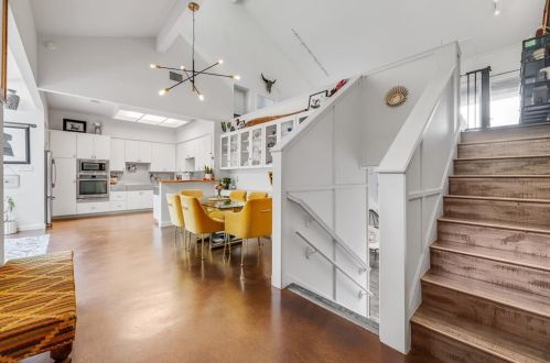 806 Canyon Creek Dr, Austin, TX 78746-2826