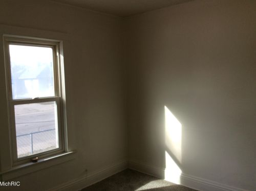 210 Hackley Ave, Meskegon MI 49444-1060 exterior