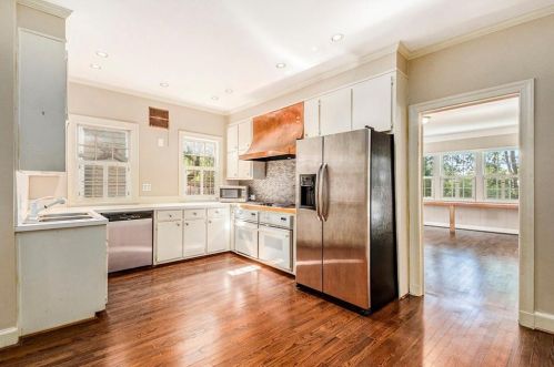 2378 Glenwood Dr, Atlanta GA  30305-4339 exterior