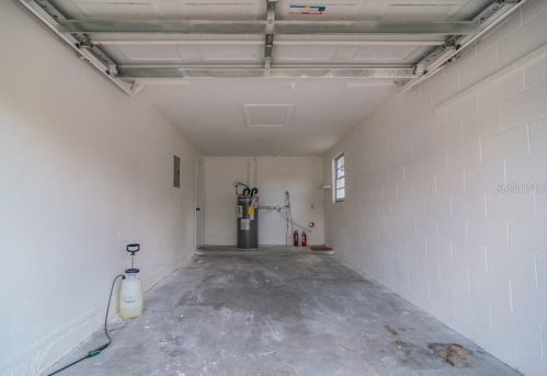 10112 Enchanted Oaks Ct, Tampa FL  33615-1616 exterior