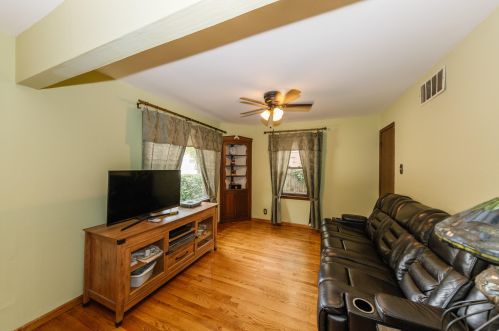 8930 Lincoln Ave, Milwaukee WI 53207-1711 exterior