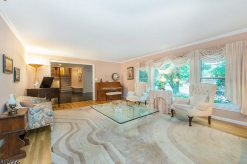 17 Coddington Ter, Livingston NJ 07039-3632 exterior