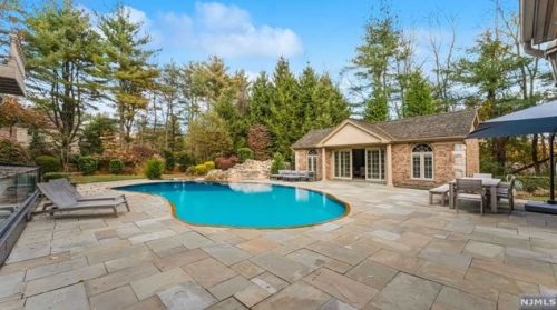 2 Toboggan Rdg Rd, Upper Saddle River NJ 07458-2521 exterior