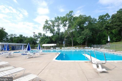 6401 Edsall Rd, Alexandria VA  22312-6411 exterior