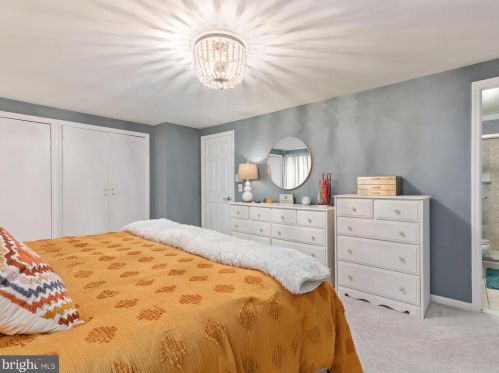 6070 Alexander Ave, Alexandria VA  22310-4382 exterior