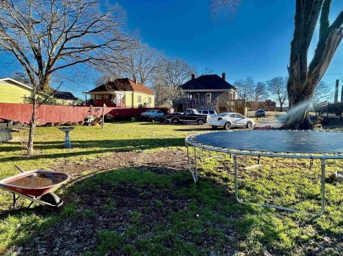 203 10th St, Chickamauga, GA 30707-1517