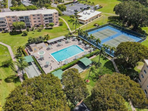 2515 1st Ct, Boynton Beach FL 33435-2027 exterior