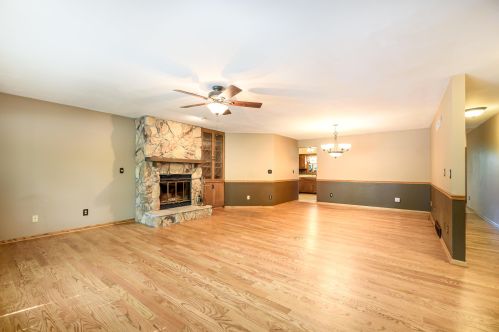 4407 86th St, Milwaukee, WI 53228-2809