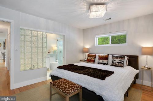 1228 Morningside Ln, Alexandria VA 22308-1042 exterior